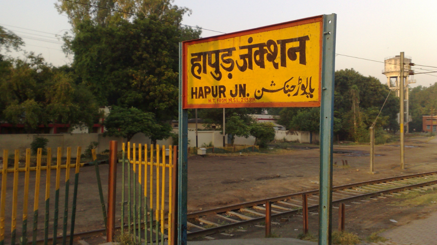 Hapur_Junction_railway_station_-_Station_board